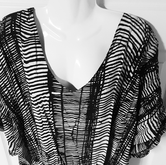 I.Q. & Co. Top Size 3X Stripe Cold Shoulder Dolman EUC - Picture 12 of 13